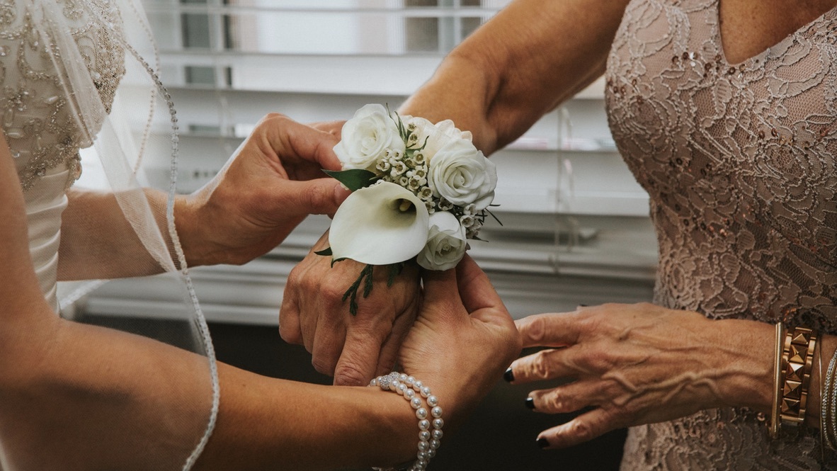 Special Ways to Honor Your Mom At Your Wedding Desktop Image