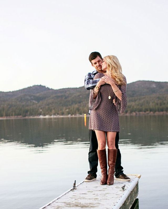 18 Poses For Your Engagement Photos