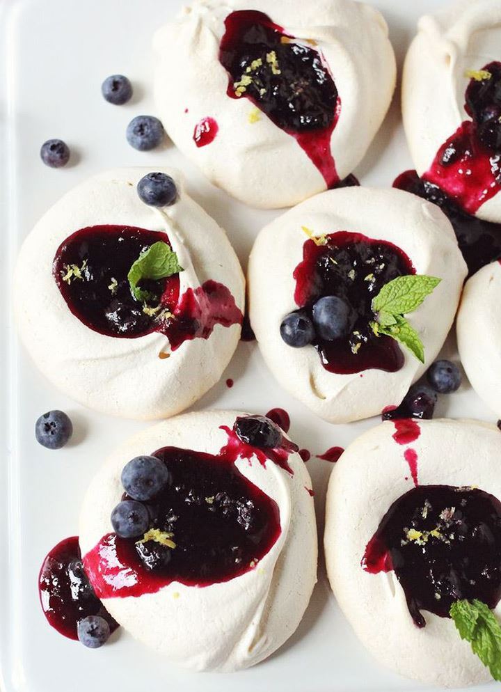 Pavlova Dessert