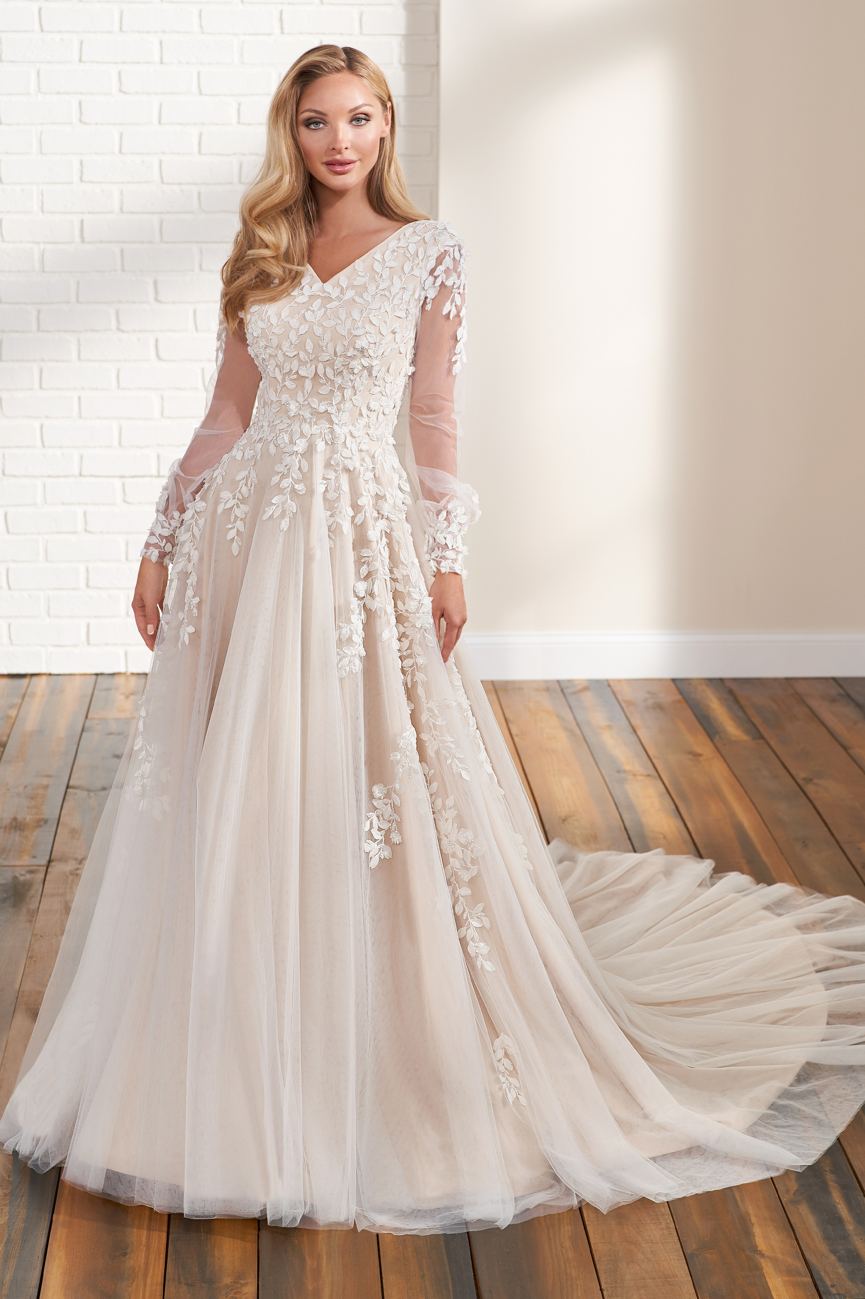 NISHA Long Sleeve A-Line Lace Gown - White – Noodz Boutique